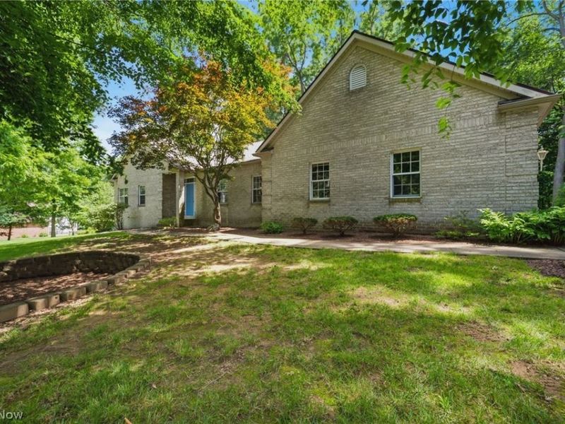 1524 Whittier Street NE, Canton, OH 44721 Photo 2