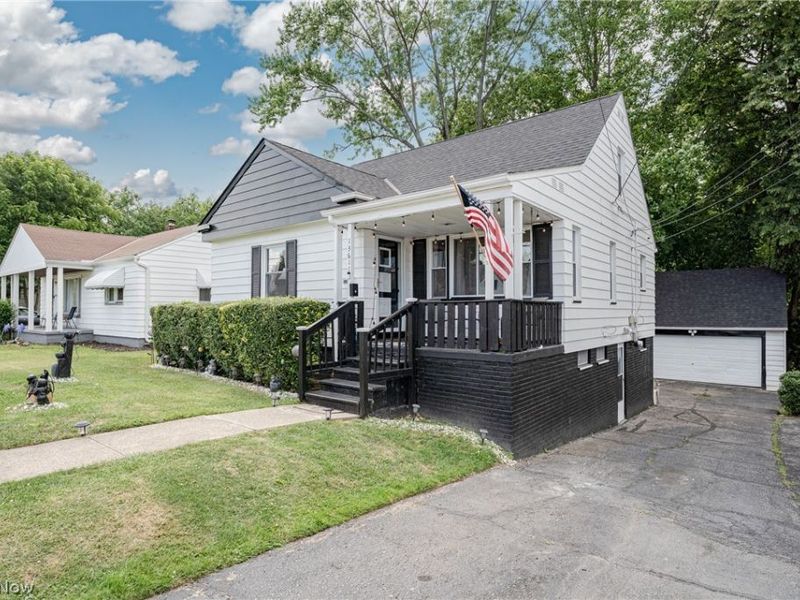 13611 Cranwood Park Boulevard, Garfield Heights, OH 44125 Photo 2