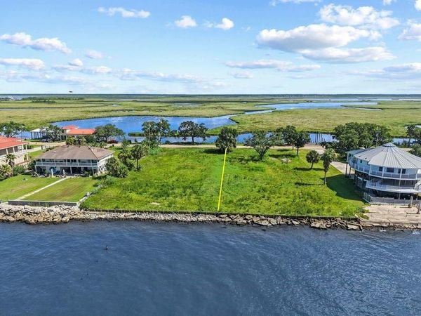 325 CARR Drive , Slidell, LA 70458