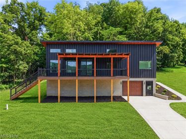 1297 Goshen Hill Road SE, New Philadelphia, OH 44663