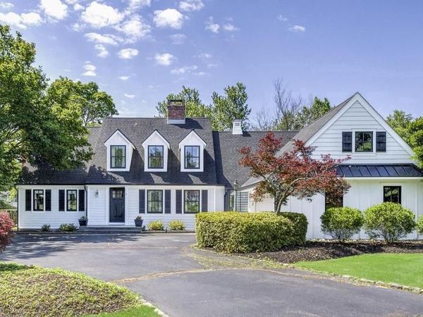 6 KINGS COURT, PENNINGTON, NJ 08534