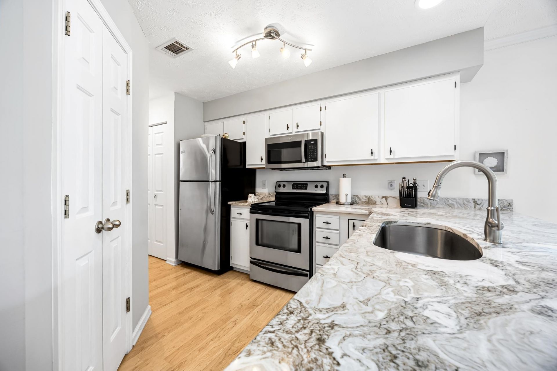 604 Waterway Village Blvd. Photo 16