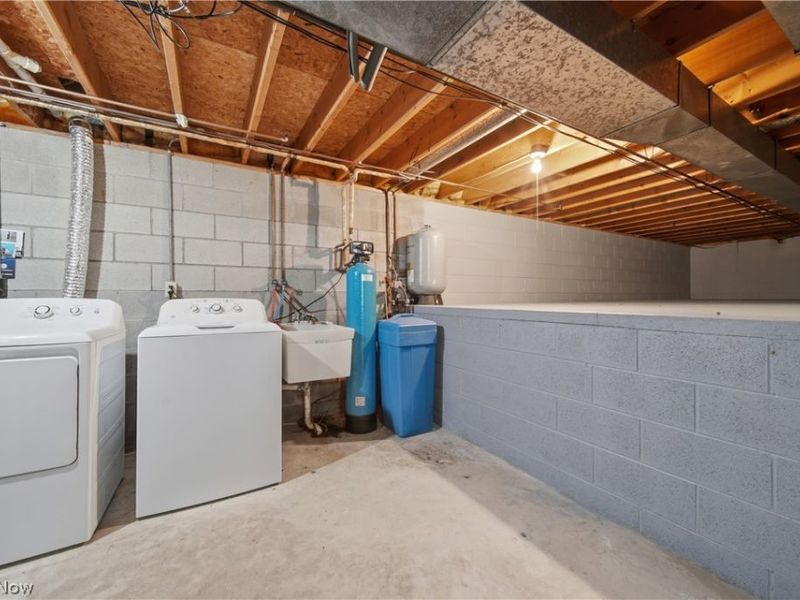 1749 Cove Street NW, Uniontown, OH 44685 Photo 37