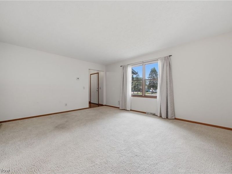 1749 Cove Street NW, Uniontown, OH 44685 Photo 5