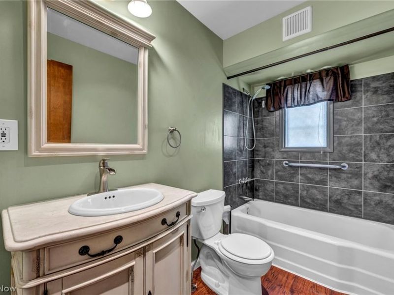 375 Olive Street, Elyria, OH 44035 Photo 24