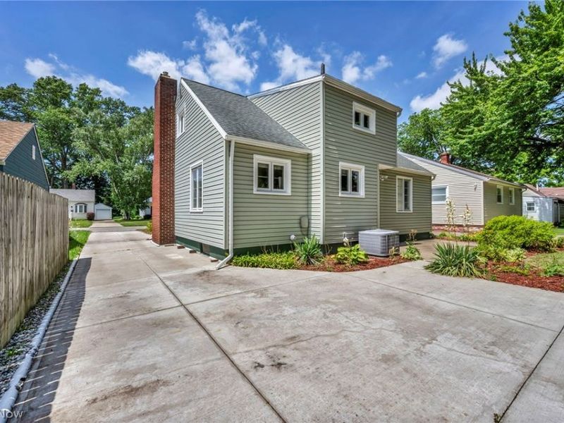 375 Olive Street, Elyria, OH 44035 Photo 6
