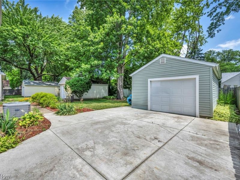375 Olive Street, Elyria, OH 44035 Photo 7
