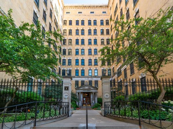 559 W Surf Street , Unit 704, Chicago, IL 60657