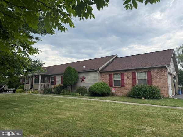 141 HAMPTON DRIVE, CHAMBERSBURG, PA 17202