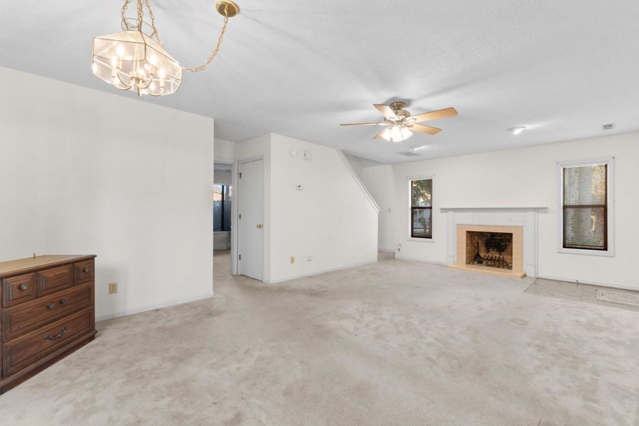 1701-k Edge Dr. Photo 11