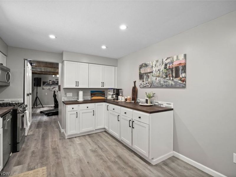 1135 Royal Drive, Amherst, OH 44001 Photo 12
