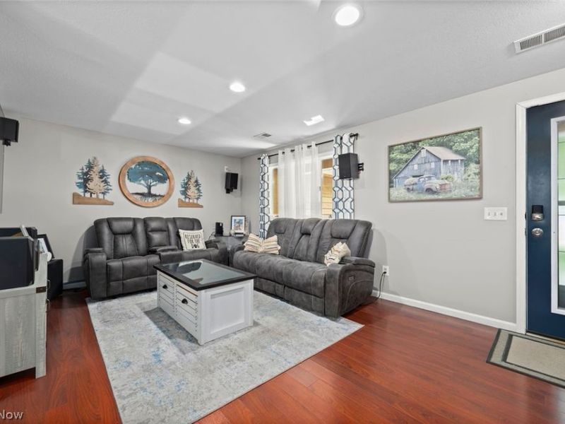 1135 Royal Drive, Amherst, OH 44001 Photo 3