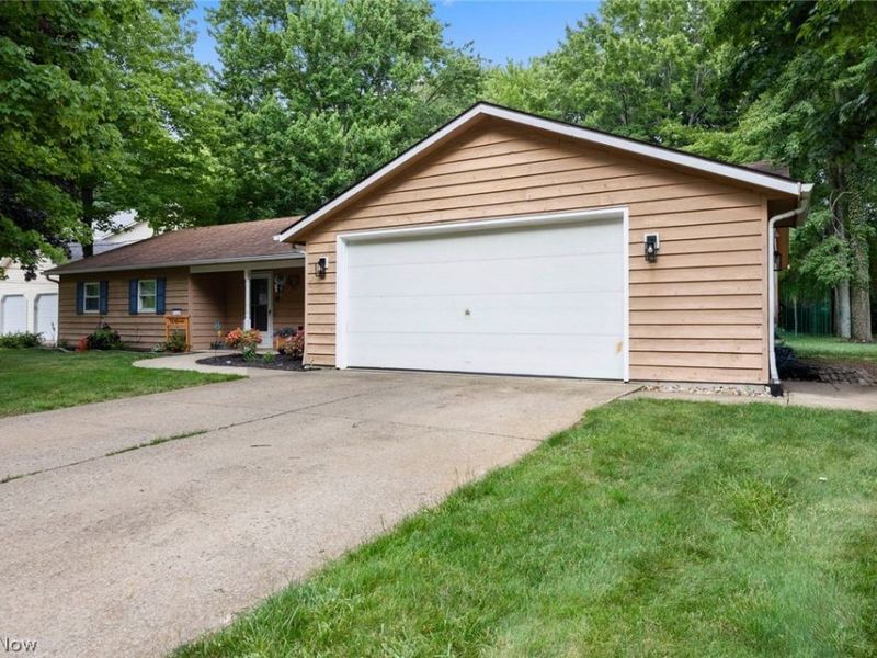 1135 Royal Drive, Amherst, OH 44001 Photo 32