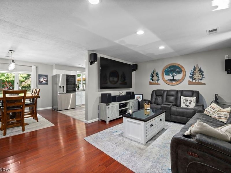 1135 Royal Drive, Amherst, OH 44001 Photo 4