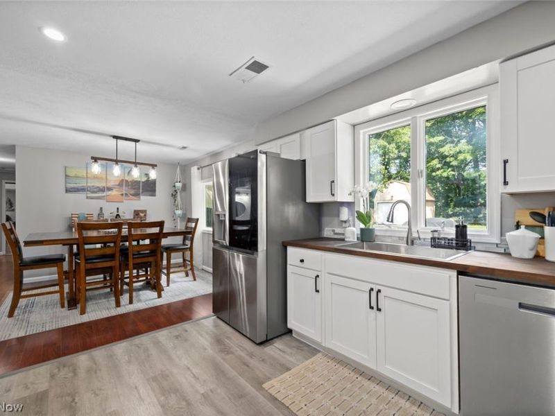 1135 Royal Drive, Amherst, OH 44001 Photo 9