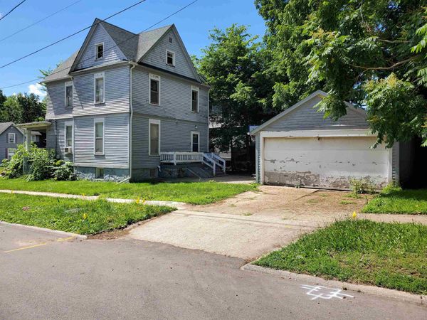 946 North Avenue, ROCKFORD, IL 61103