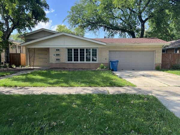 5504 Oak Center Drive, Oak Lawn, IL 60453