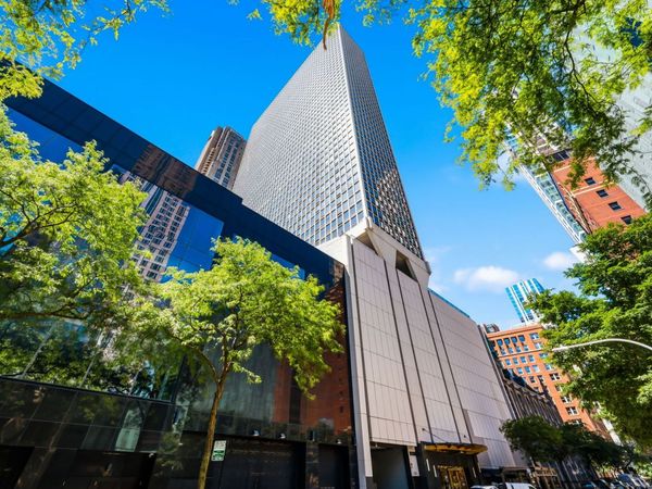 111 E Chestnut Street, Unit 21F, Chicago, IL 60611