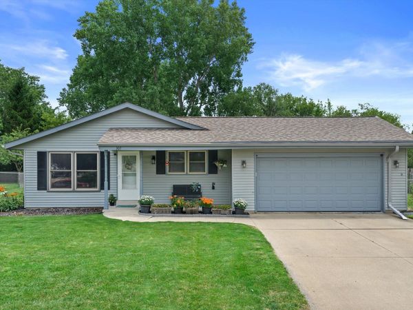 307 N 7th St, Waterford, WI 53185