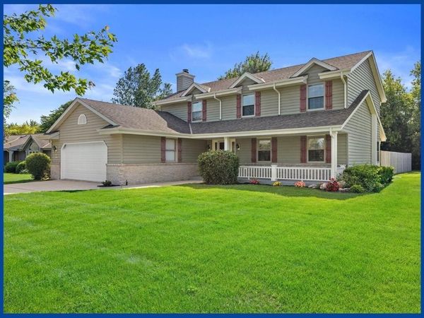 W143N10771 Wooded Hills Dr, Germantown, WI 53022