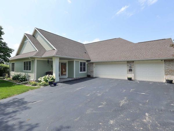 3406 W Villa Dr, Franklin, WI 53132