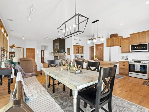 1758 Bess Ct, Oconomowoc, WI 53066