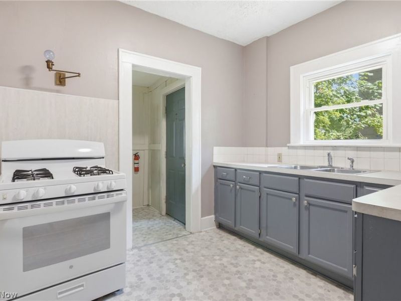 115 Burton Avenue, Akron, OH 44302 Photo 14