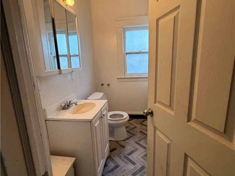 1872 Lampson Road, Cleveland, OH 44112 Photo 11