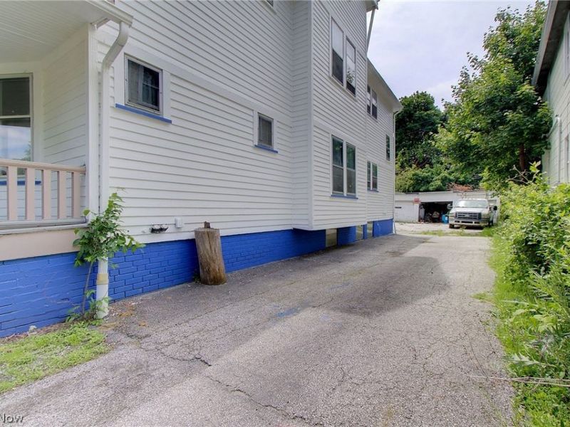 1872 Lampson Road, Cleveland, OH 44112 Photo 11