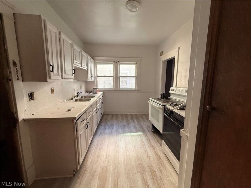 1872 Lampson Road, Cleveland, OH 44112 Photo 7