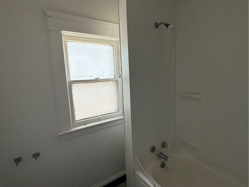 1872 Lampson Road, Cleveland, OH 44112 Photo 7