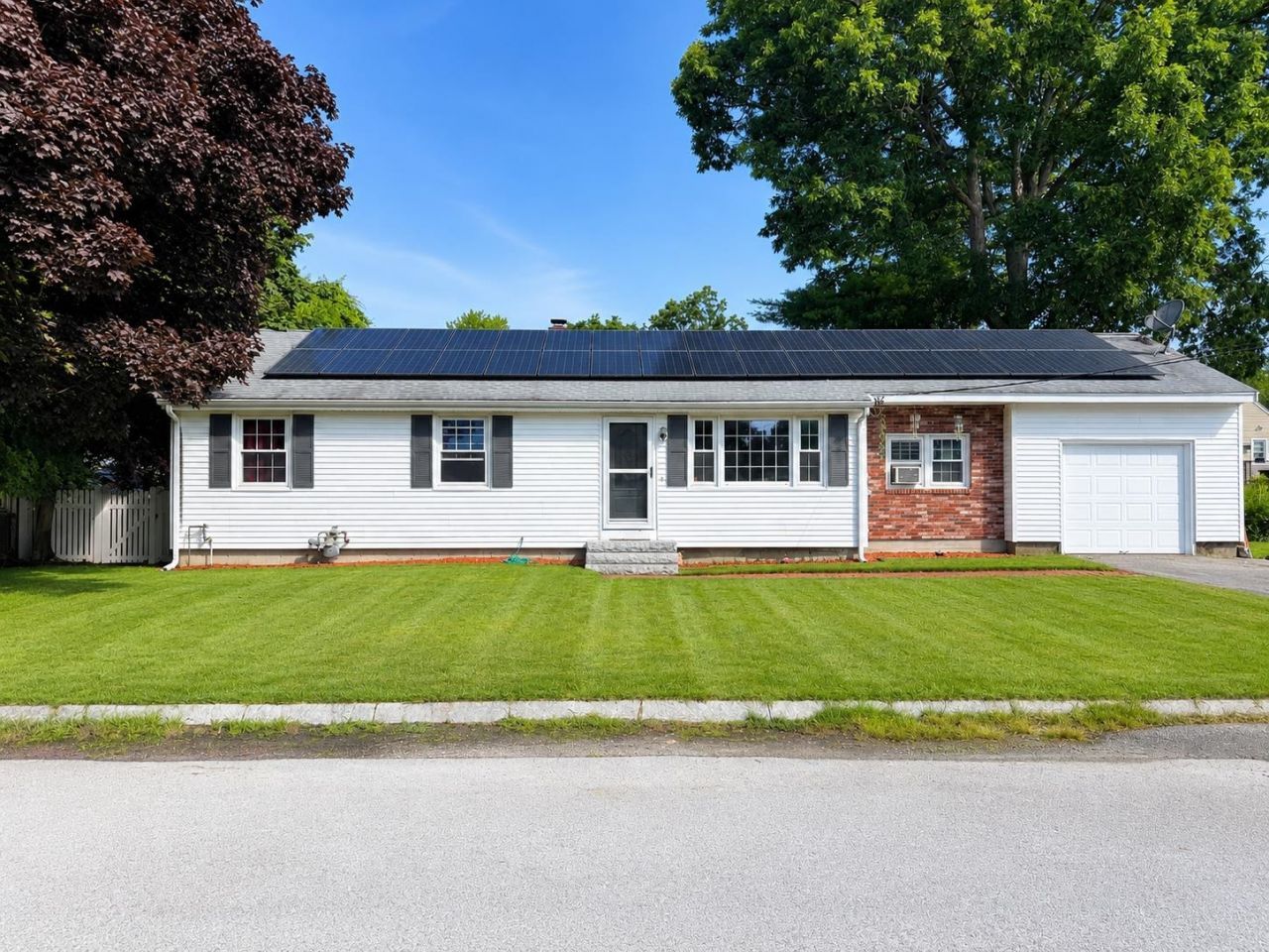 3 Sioux Avenue, Nashua, NH 03063 Main Photo