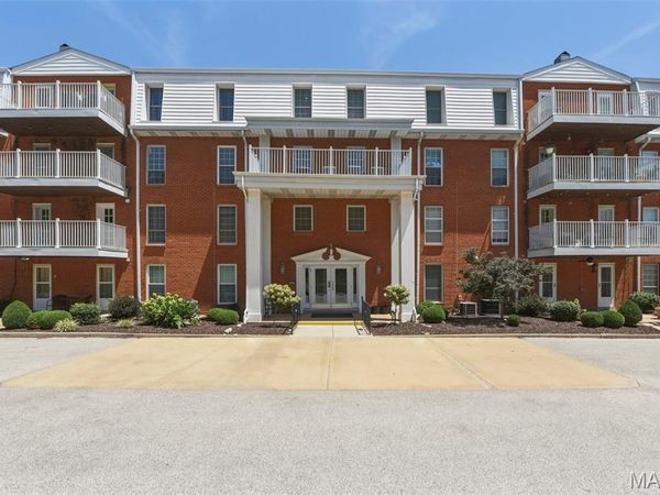 14443 Bantry Lane, Unit 16, Chesterfield, MO 63017