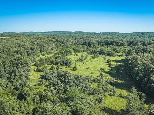 57 Kountry Trail Lane , Brumley, MO 65017