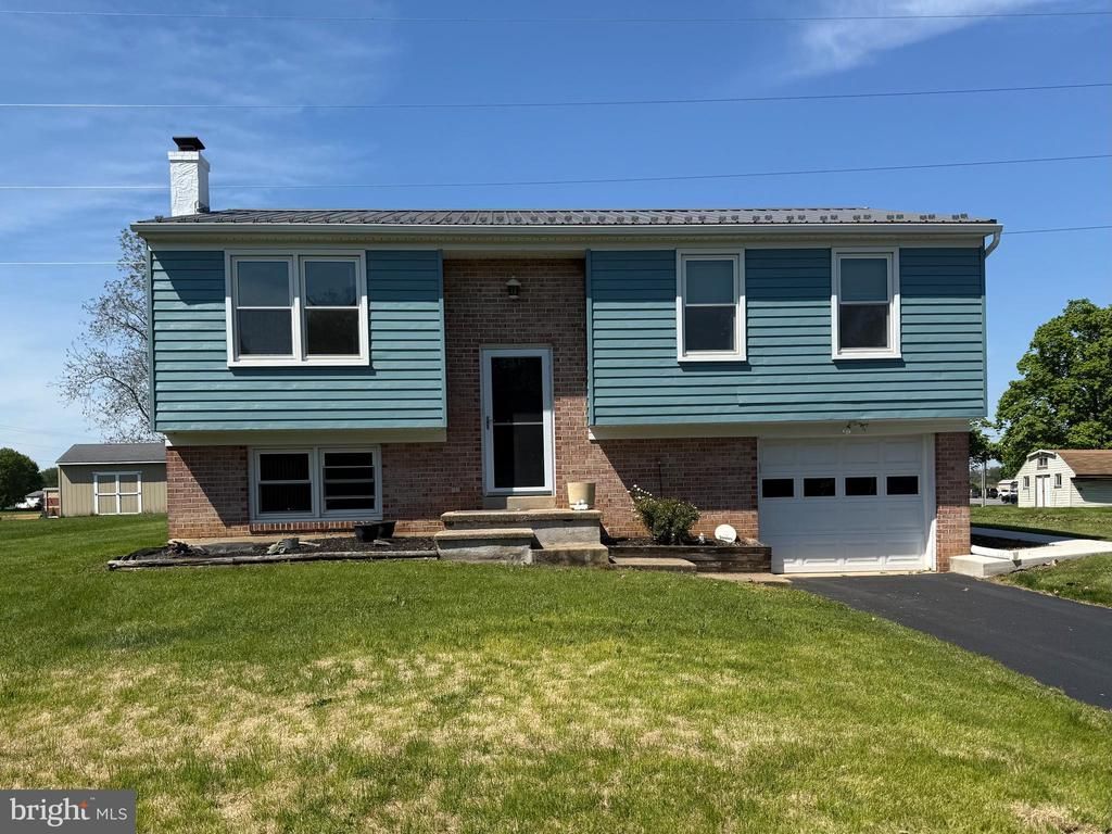 1061 STELLAR DRIVE , MOUNT JOY, PA 17552