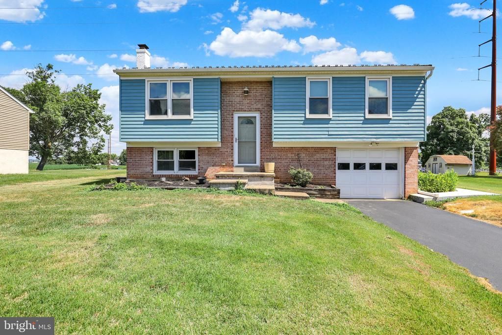 1061 Stellar Drive, Mount Joy, PA 17552 Main Photo