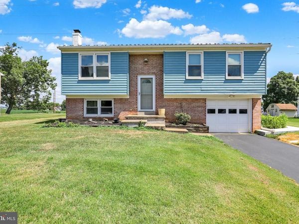 1061 STELLAR DRIVE, MOUNT JOY, PA 17552