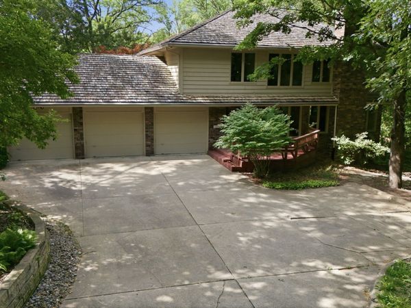1613 Thornwood Road, West Des Moines, IA 50265