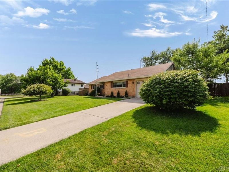 717 Bennert Drive, Vandalia, OH 45377 Photo 2