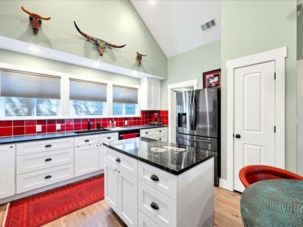 10502 W Lakeview DR, Jonestown, TX 78645