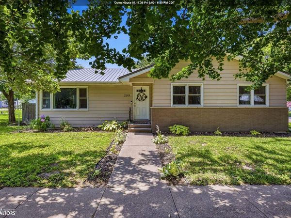 209 N Walnut St, Winfield, IA 52659