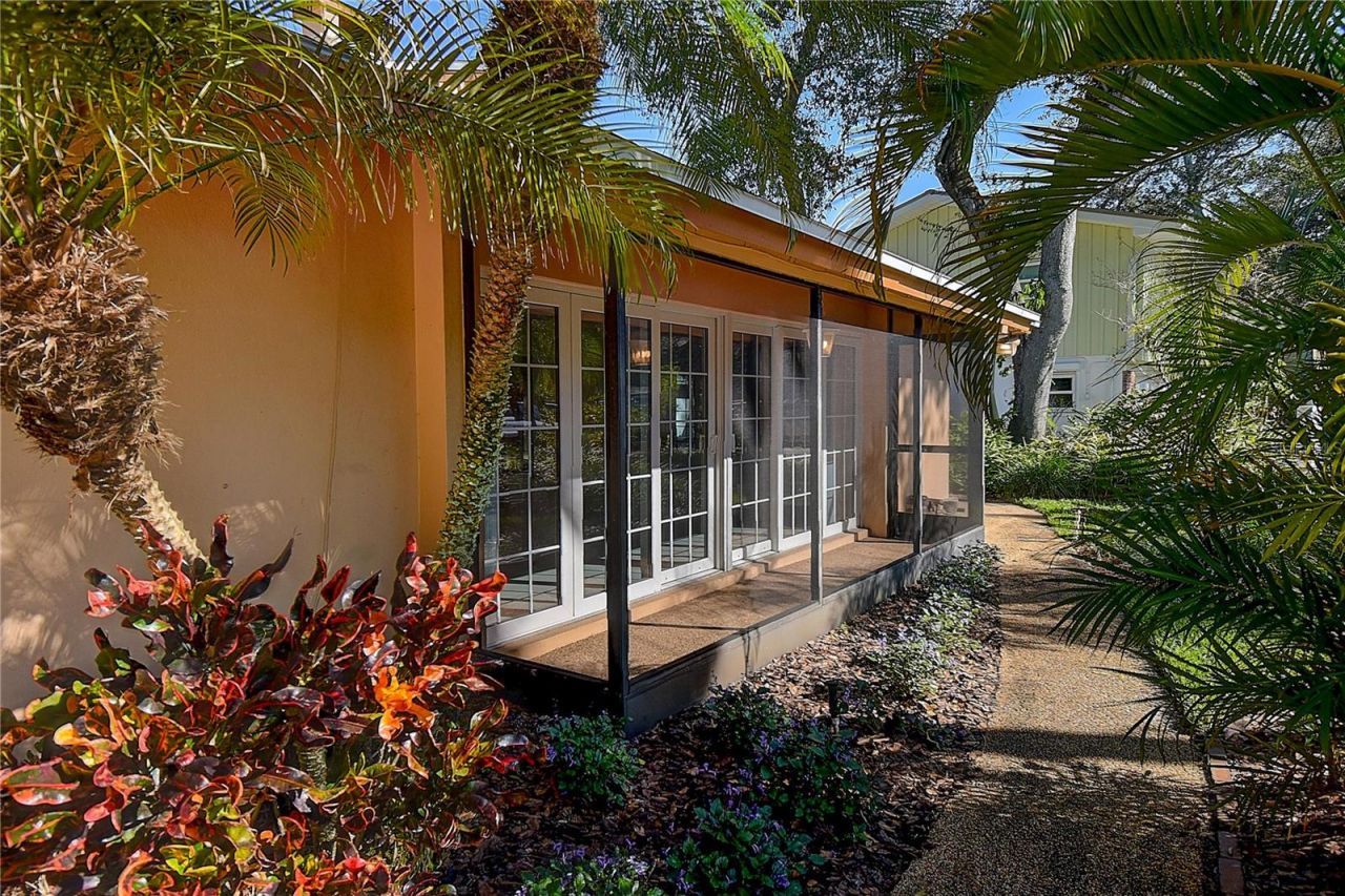 1247 Monticello Boulevard N, Saint Petersburg, FL 33703 Photo