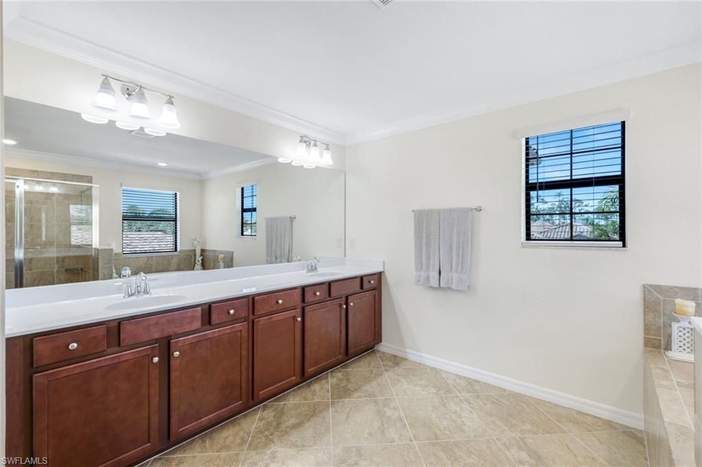 9250 Shadow Oak Ln, Naples, FL 34120 Photo