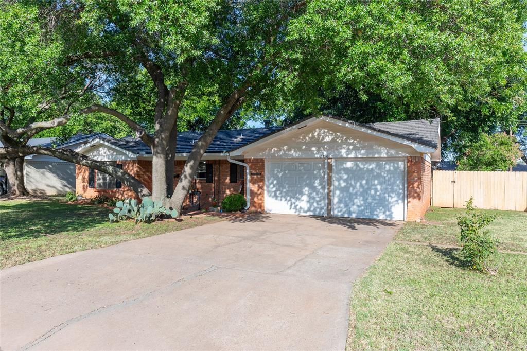 2310 Crescent Drive, Abilene, TX 79605 Main Photo