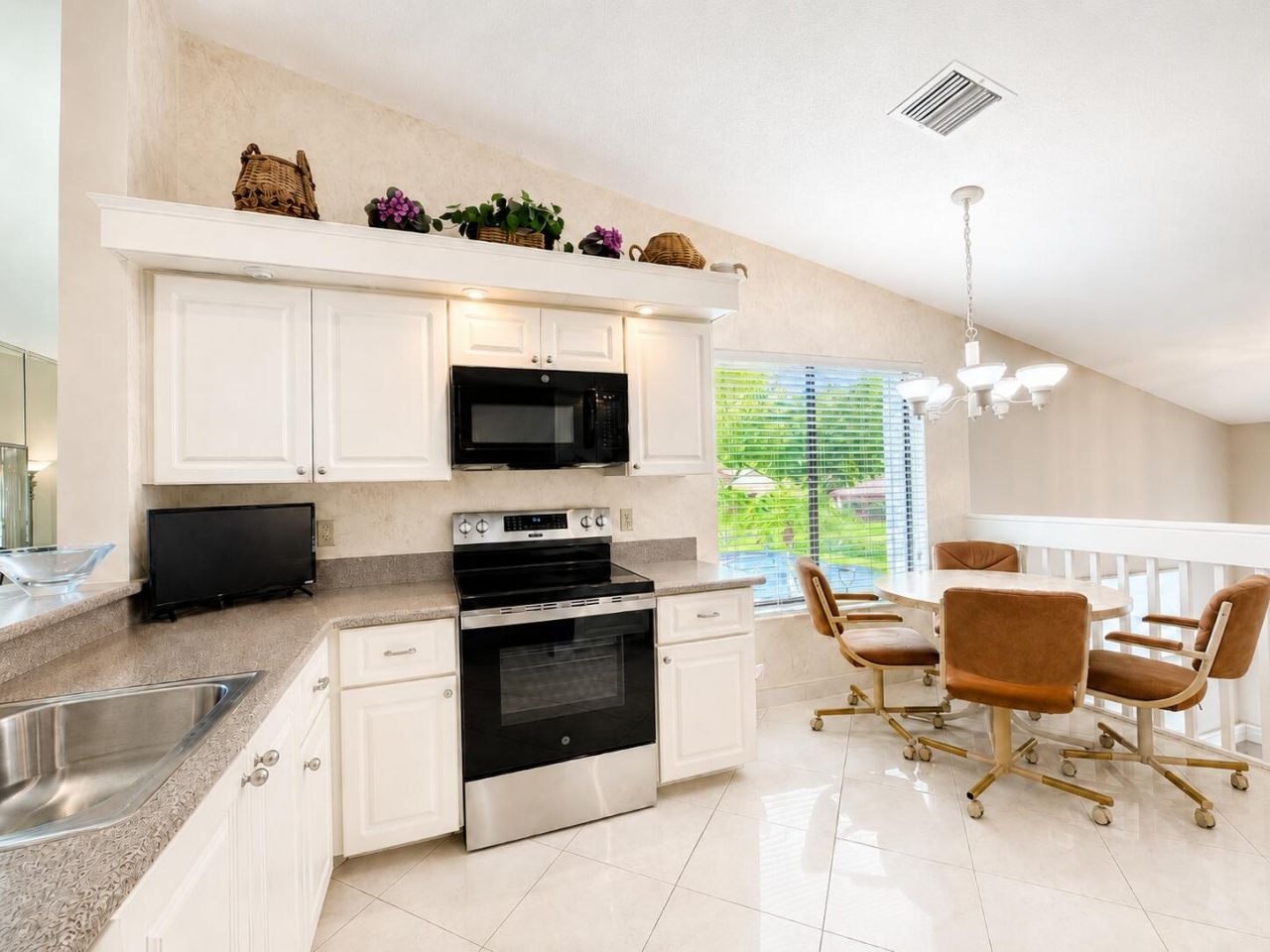 10592 Tropic Palm Avenue, Unit 202, Boynton Beach, FL 33437 Photo