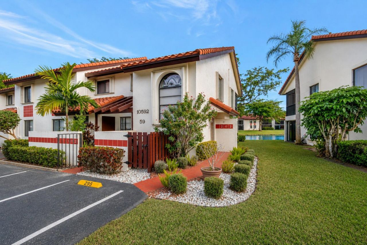 10592 Tropic Palm Avenue, Unit 202, Boynton Beach, FL 33437 Photo