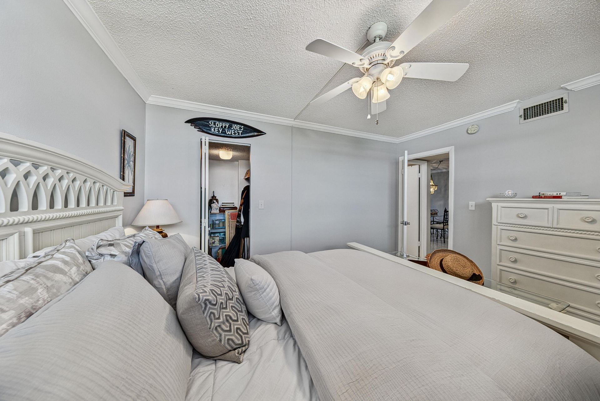 4800 Bayview Drive, Unit 402, Fort Lauderdale, FL 33308 Photo