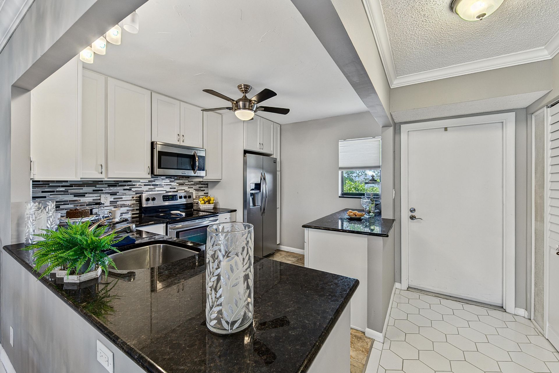 4800 Bayview Drive, Unit 402, Fort Lauderdale, FL 33308 Photo