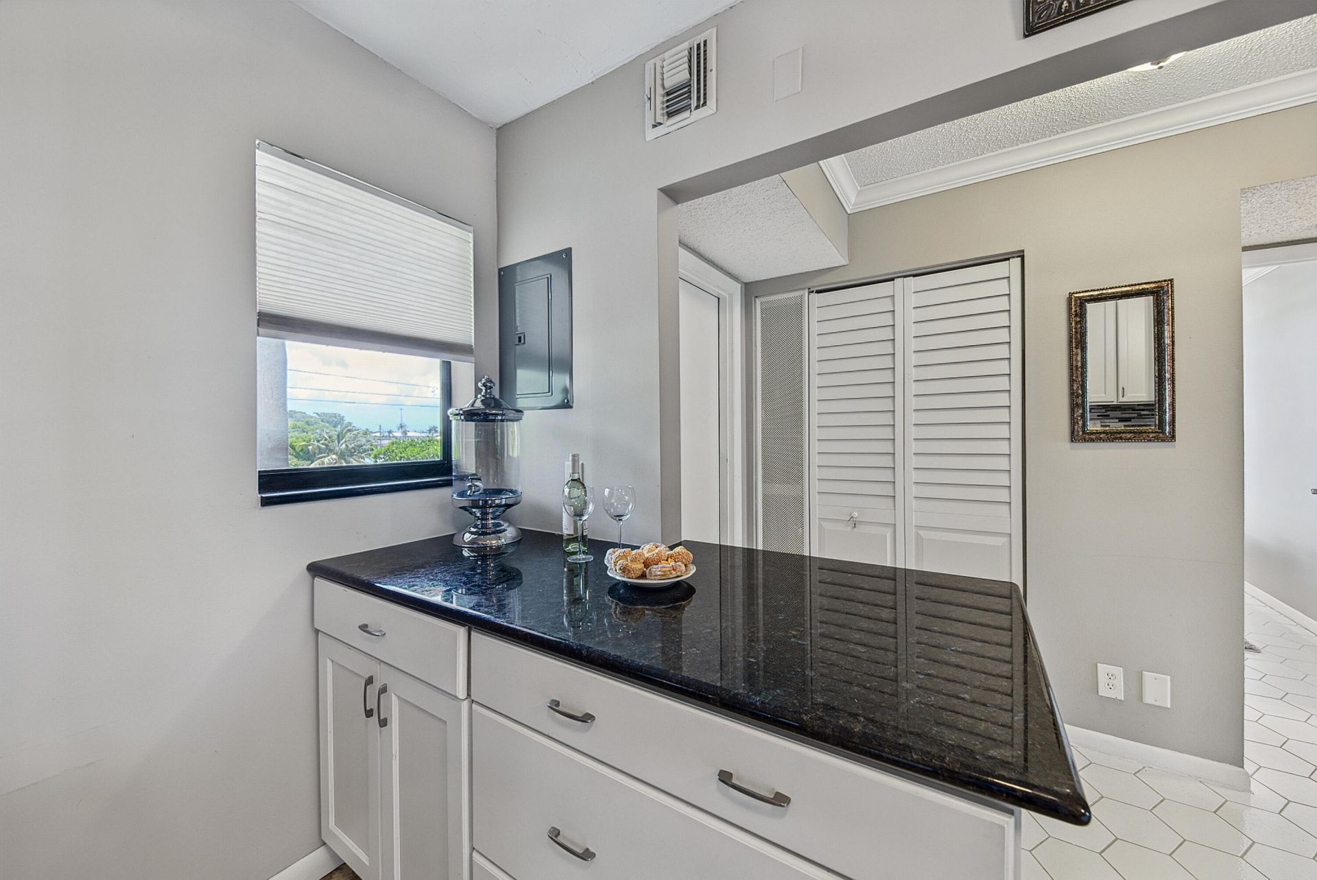 4800 Bayview Drive, Unit 402, Fort Lauderdale, FL 33308 Photo