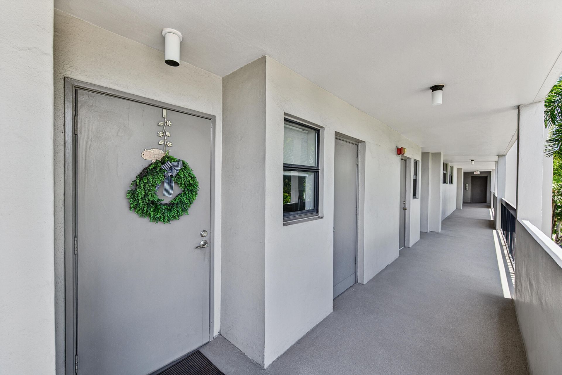 4800 Bayview Drive, Unit 402, Fort Lauderdale, FL 33308 Photo